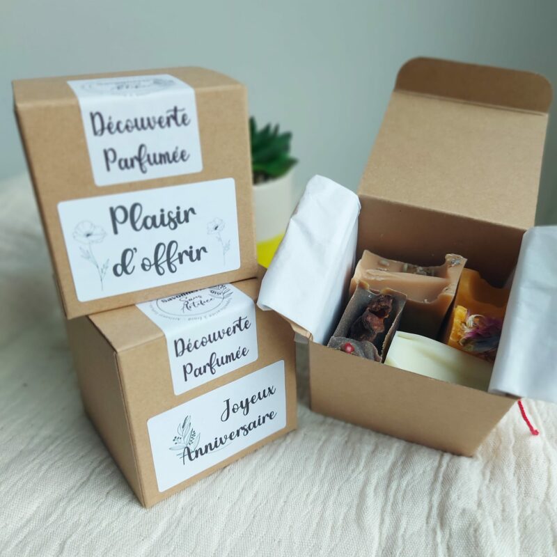 4 demi-savons naturels dans un coffret à offrir