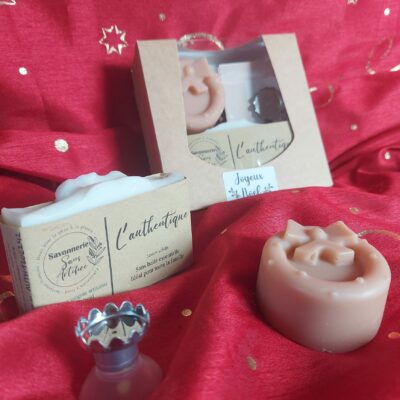 Coffret Trio de Noël comprenant un savon familial neutre (100g), un savon couronne de noël à la lavande et un porte-savon aimanté