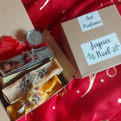 box parfumée composée de 3 savons parfumés aux huiles essentielles et d'un porte-savon minimaliste aimanté